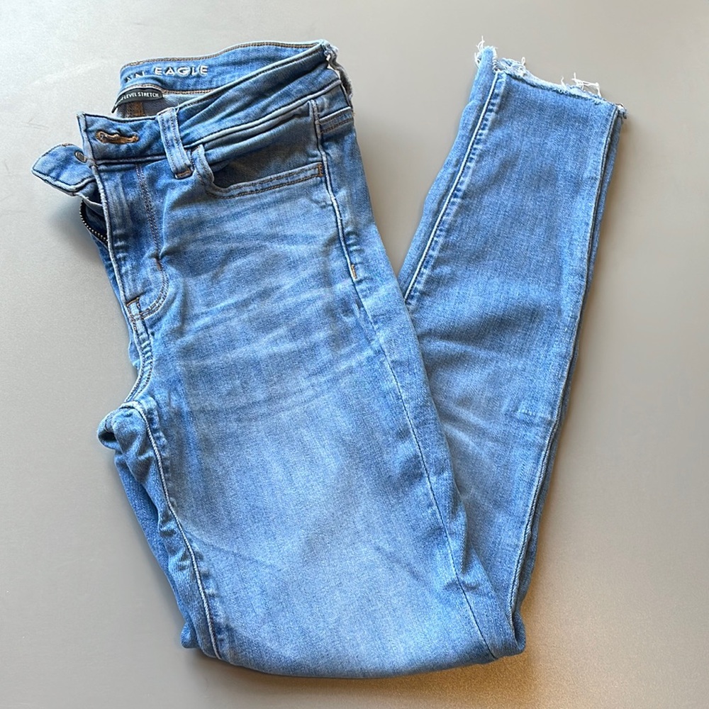 GUC American Eagle Mid Rise Ripped Hem Jegging Jeans size 2